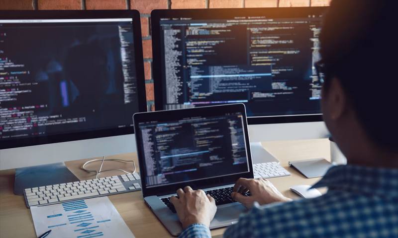 数据科学选型：R与Python如何赋能山西网站建设？
